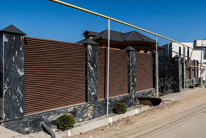 Забор-жалюзи СИММЕТРИКА APROFIL, частный дом, г. Алматы, 2025