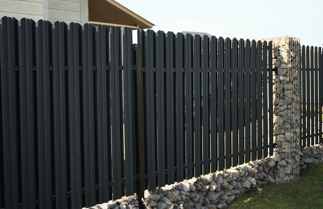 М-образный штакетник