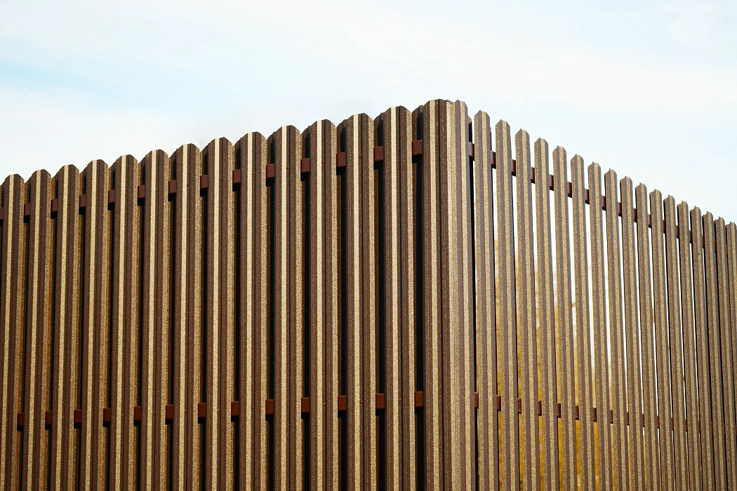 М-образный штакетник